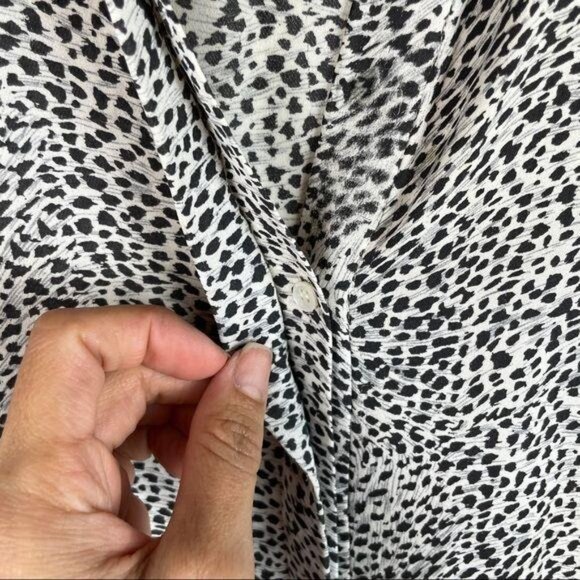 Joie Purine 100% Silk Button Down Blouse White Leopard Print Split Neck Sz Small - Picture 5 of 10